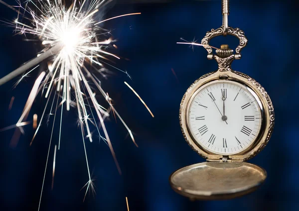 Orologio nuovo anno su sfondo astratto — Foto Stock