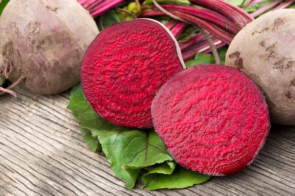 Fresh beetroot with leaves — Stock Photo, Image