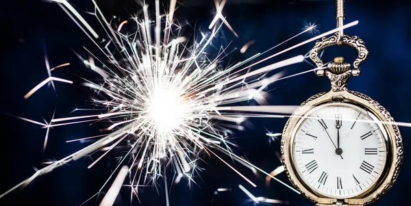arka plan üzerinde yeni yıl saat