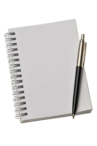 Buku catatan kosong dengan pena — Stok Foto