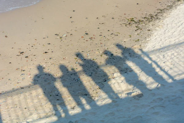 Ombre Persone Sulla Sabbia Vicino Mare Concetto Raccoglimento Addio Propri — Foto Stock