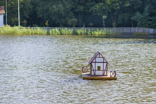 Houten Huis Voor Eend Het Water Kunstmatige Huisvesting Voor Wilde — Stockfoto