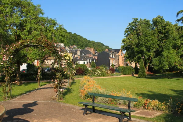 Ogród w Honfleur, norman miasto we Francji — Zdjęcie stockowe