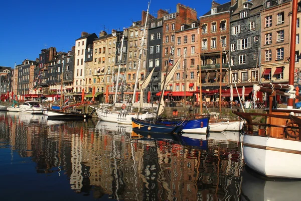 Gamla hamnen i Honfleur, France — Stockfoto