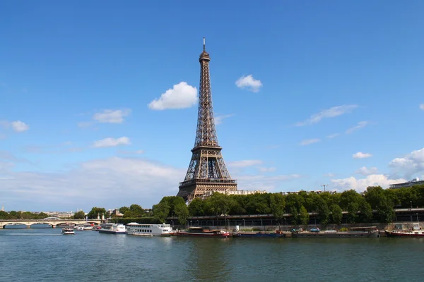 Az Eiffel torony Párizsban, Franciaországban — Stock Fotó