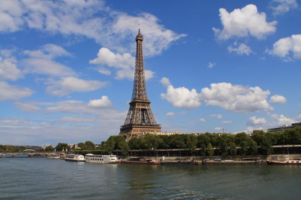 Der Eiffelturm in Paris — Stockfoto