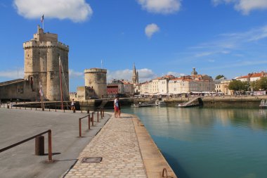 Sur duvarları ve La Rochelle, Fransa'nın Ortaçağ kuleleri