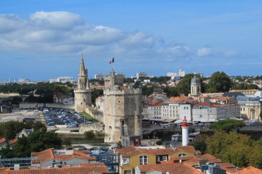 Sur duvarları ve La Rochelle, Fransa'nın Ortaçağ kuleleri