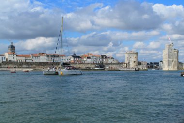 Sur duvarları ve La Rochelle, Fransa'nın Ortaçağ kuleleri