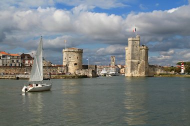 Sur duvarları ve La Rochelle, Fransa'nın Ortaçağ kuleleri