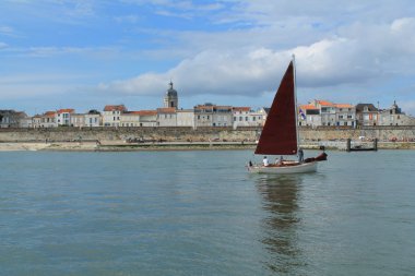 Sur duvarları ve La Rochelle, Fransa'nın Ortaçağ kuleleri