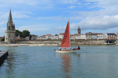 Sur duvarları ve La Rochelle, Fransa'nın Ortaçağ kuleleri
