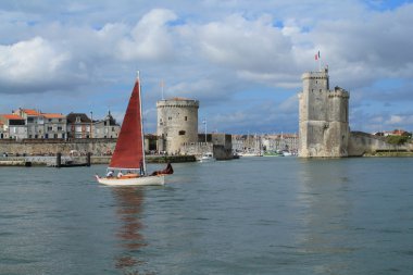 Sur duvarları ve La Rochelle, Fransa'nın Ortaçağ kuleleri