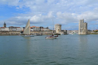 Sur duvarları ve La Rochelle, Fransa'nın Ortaçağ kuleleri