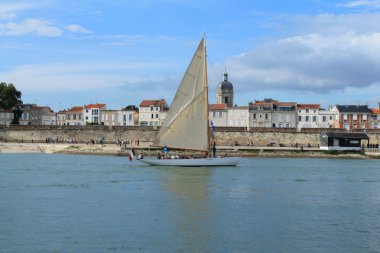 Sur duvarları ve La Rochelle, Fransa'nın Ortaçağ kuleleri
