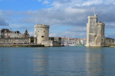 Sur duvarları ve La Rochelle, Fransa'nın Ortaçağ kuleleri
