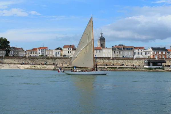 Sur duvarları ve La Rochelle, Fransa'nın Ortaçağ kuleleri