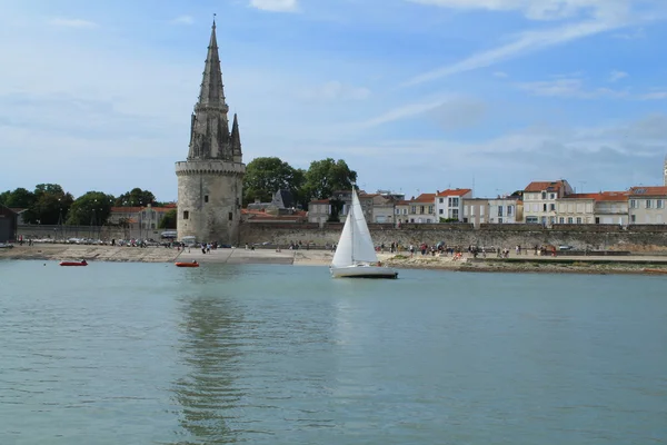 Befästningar och medeltida tornen i La Rochelle, Frankrike — Stockfoto