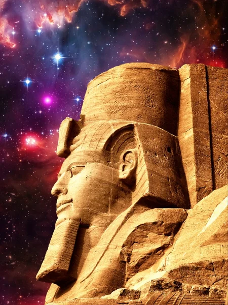 Statue of Ramses II in Abu Simbel and Small Magellanic Cloud (El — Stock Photo, Image