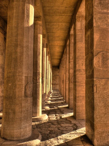 Kolumny w świątyni Hatszepsut (Egipt) — Zdjęcie stockowe
