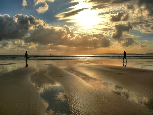 Primeiro encontro na praia — Fotografia de Stock