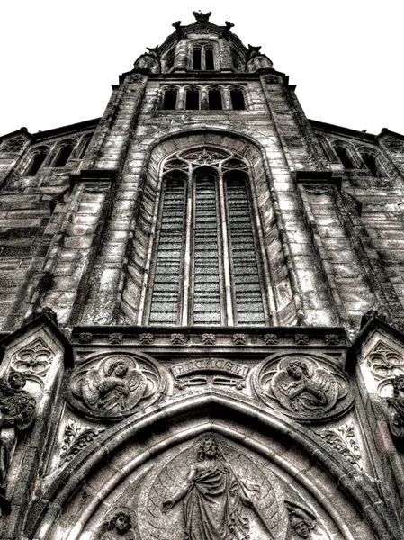 Tower of the chapel pantheon of the Sobrellano Palace (Cantabria — Stock Photo, Image