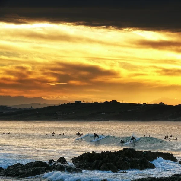 Surfing at sunset — Stock Photo, Image