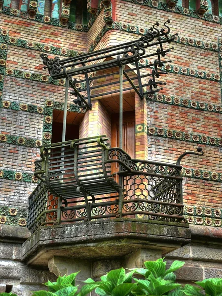 Wrought iron balcony and bench — Stock Photo, Image