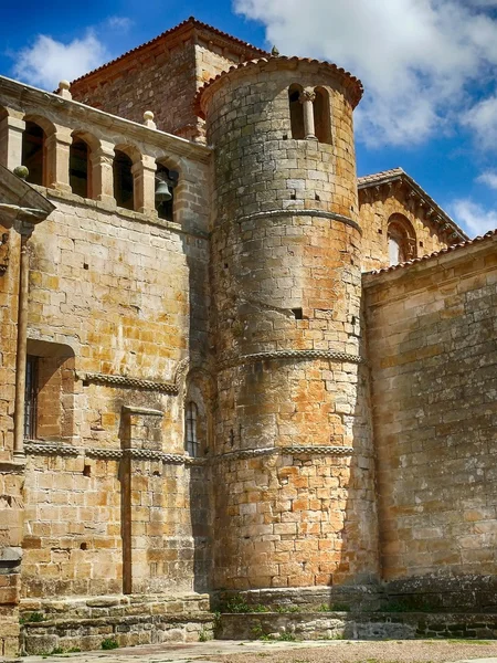 Collegiate church i santillana del mar, torn — Stockfoto