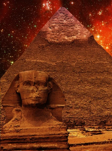 Sphinx, piramide van Chefren en kleine Magelhaense wolk (elementen o — Stockfoto