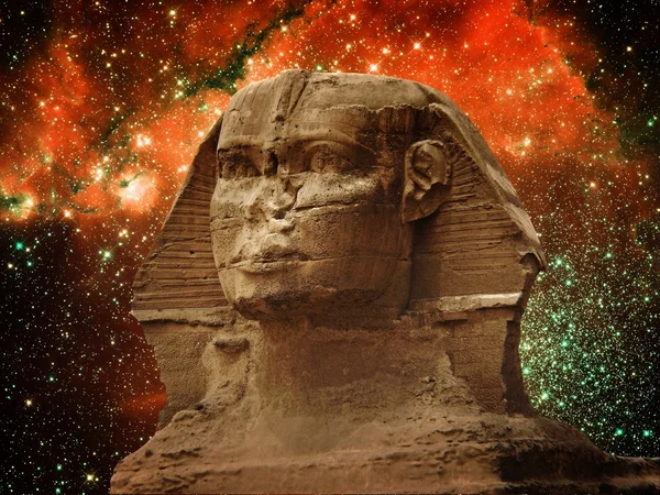 Sphinx en kleine Magelhaense wolk (elementen van deze afbeelding furnis — Stockfoto