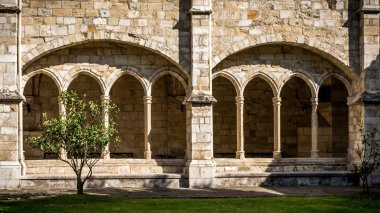 Santander Katedrali, manastır, sekiz kemerler önden görünümü