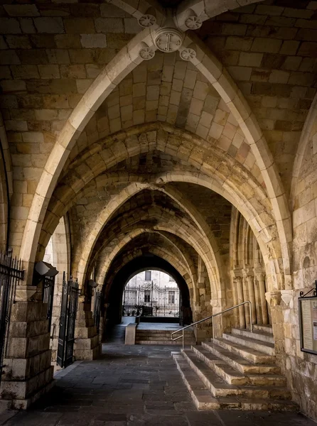 Cathédrale de Santander, arches du porche principal — Photo