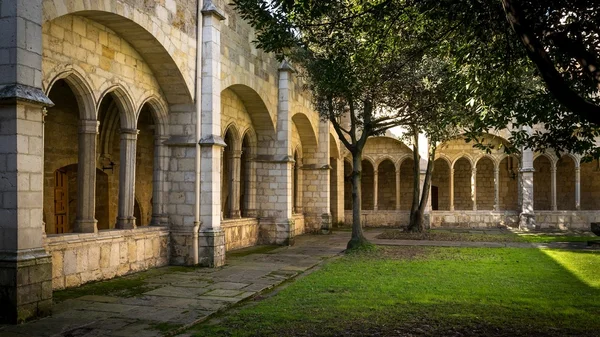 Santander Katedrali, manastır bir köşesinde — Stok fotoğraf