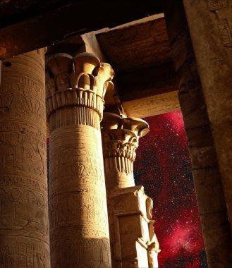 Sütunları Kom Ombo ve Kartal Bulutsusu (Elemen Sobek Tapınağı