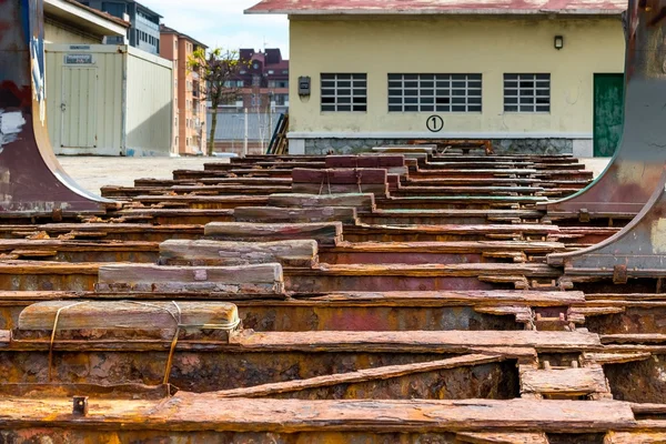 Vecchia rampa del cantiere in disuso — Foto Stock