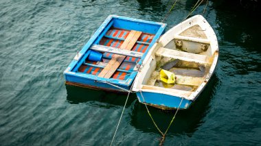 Meraklı tekne İskelesi
