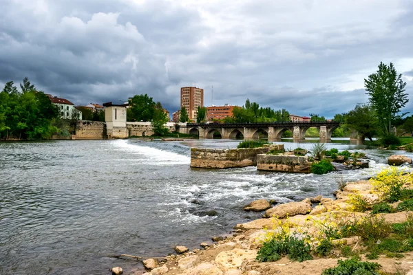 Valladolid geçen Pisuerga Nehri