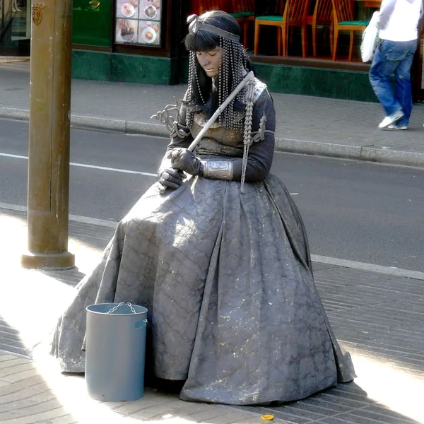 Living statues, street art