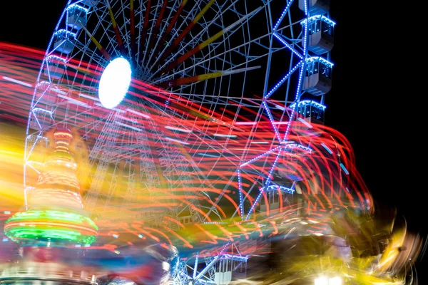 Dessins de lumières et fond de roue ferris juste — Photo