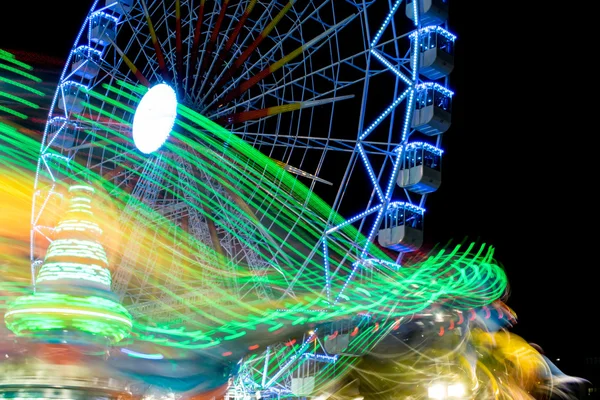 Dessins de lumières et fond de roue ferris juste — Photo