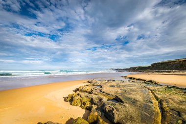 Düşük tide Cantabria denizin içinde