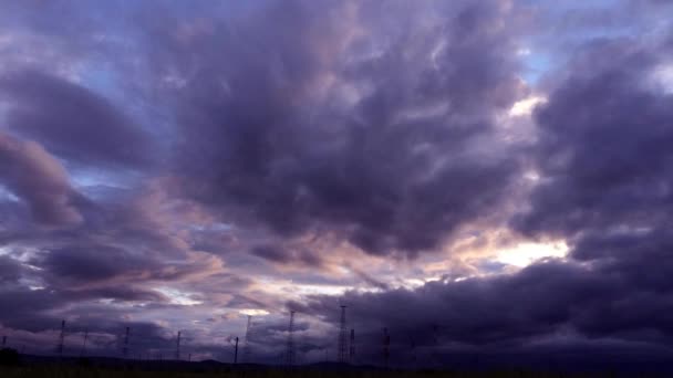 Time lapse radiosände står hög med himmel bakgrund — Stockvideo