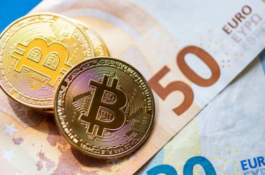 Avro para biriminde Gold Bitcoin 'i kapatın. Kavramsal fotoğraf.