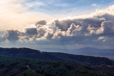 gün batımından önce güzel bulutlar