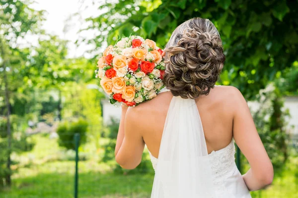 Wedding bouquet in hands of the bride — Stock Photo, Image