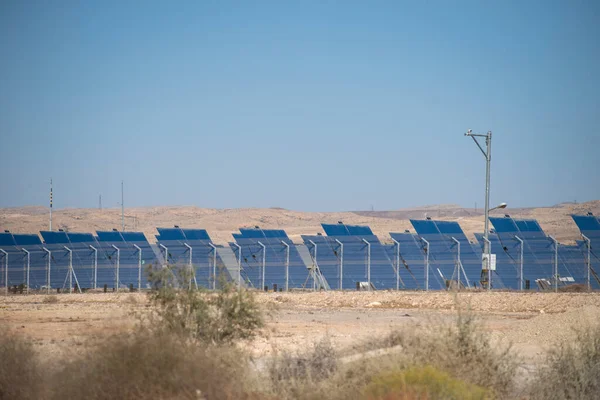 Solární panel obnovitelné ekoenergetické pole — Stock fotografie