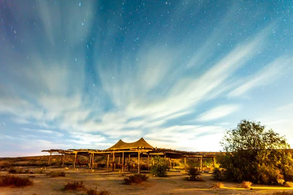 Long exposure of stars causing light trails. The Milky Way galaxy. Night accommodation in the desert. Nizana, Israel — Stockfoto