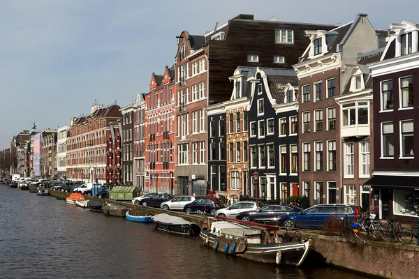 Grachtenpanden in amsterdam, Nederland — Stockfoto