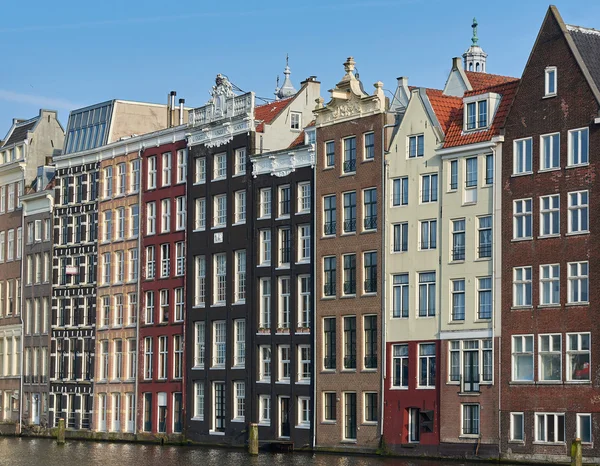 Grachtenpanden in amsterdam, Nederland — Stockfoto